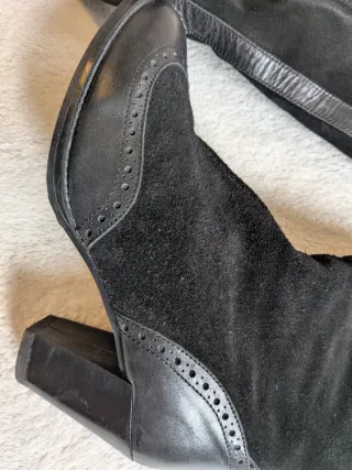 Botas altas de cuero y ante negro