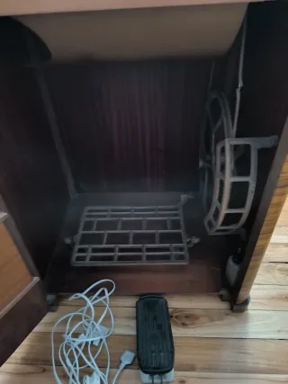 Máquina de coser ALFA vintage con mueble