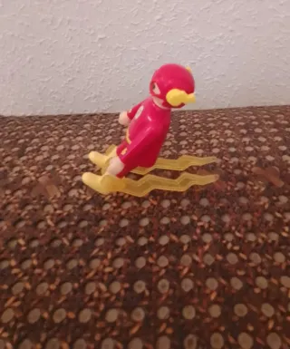 Muñeco Kinder Flash DC