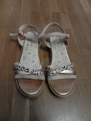 Sandalias MTNG Talla 38 Beige y Dorado