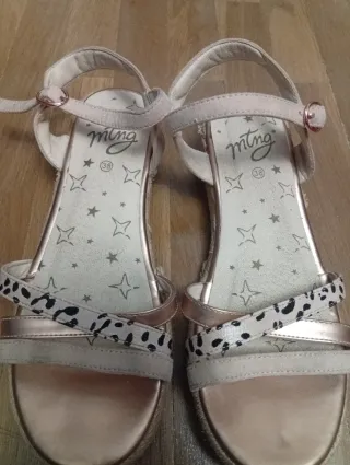 Sandalias MTNG Talla 38 Beige y Dorado