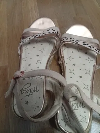 Sandalias MTNG Talla 38 Beige y Dorado