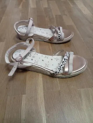 Sandalias MTNG Talla 38 Beige y Dorado