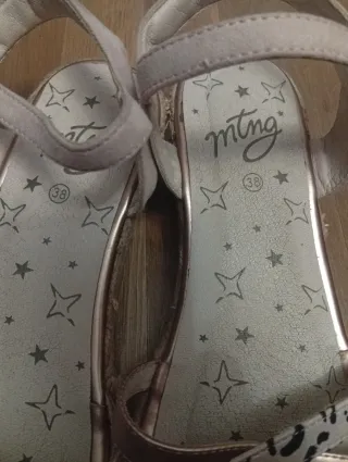 Sandalias MTNG Talla 38 Beige y Dorado