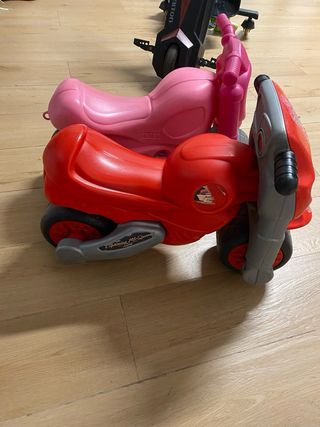 Motos infantiles (roja y rosa)