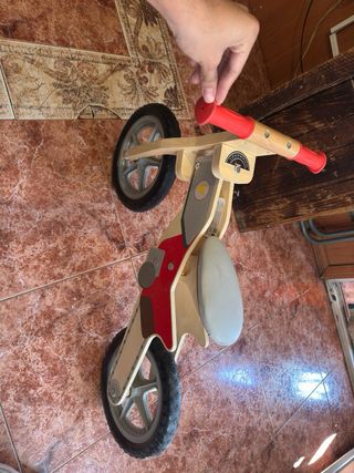 Moto de madera para niños
