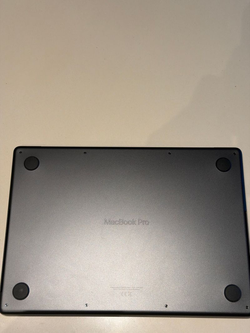 MacBook Pro M5, 14” 512GB/16GB Gris Espacial