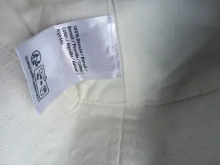 Gorra de rayas gris y blanco