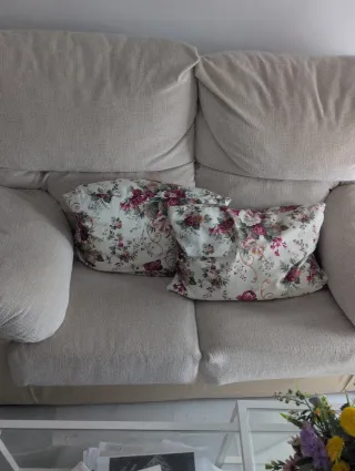 Sofá de piel y tela beige