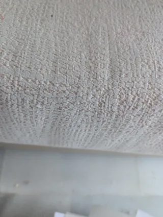 Sofá de piel y tela beige