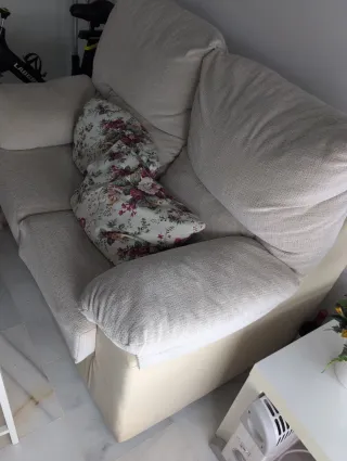 Sofá de piel y tela beige