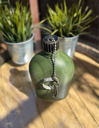 Cantimplora verde militar