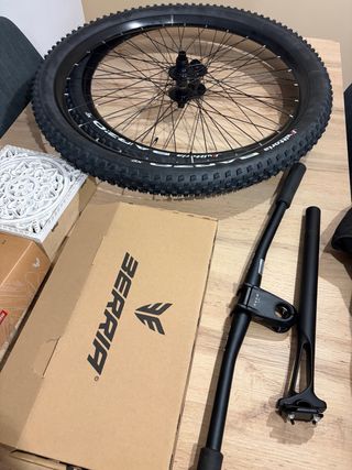 Manillar y potencia Berria+ruedas y tija