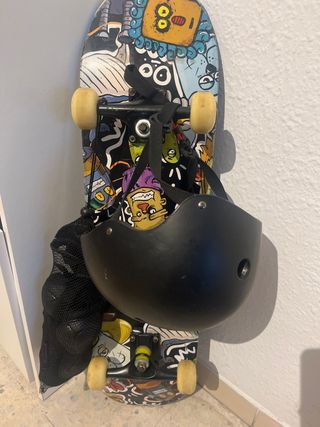 Skate con protecciones  Tabla patinar