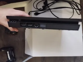 PS4 (PlayStation 4) Nera con 2 Controller