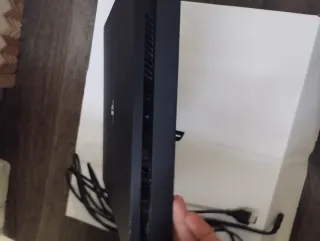 PS4 (PlayStation 4) Nera con 2 Controller