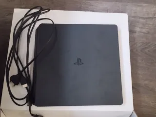 PS4 (PlayStation 4) Nera con 2 Controller