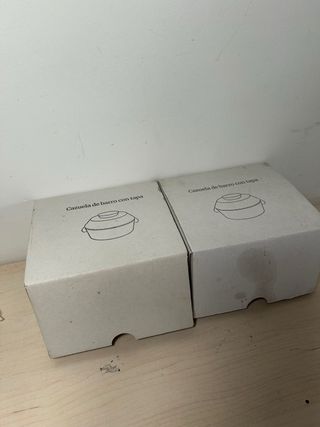 Boles de barro negros con tapa