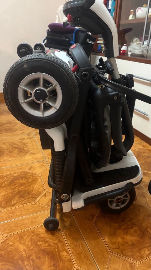 Scooter de movilidad reducida plegable