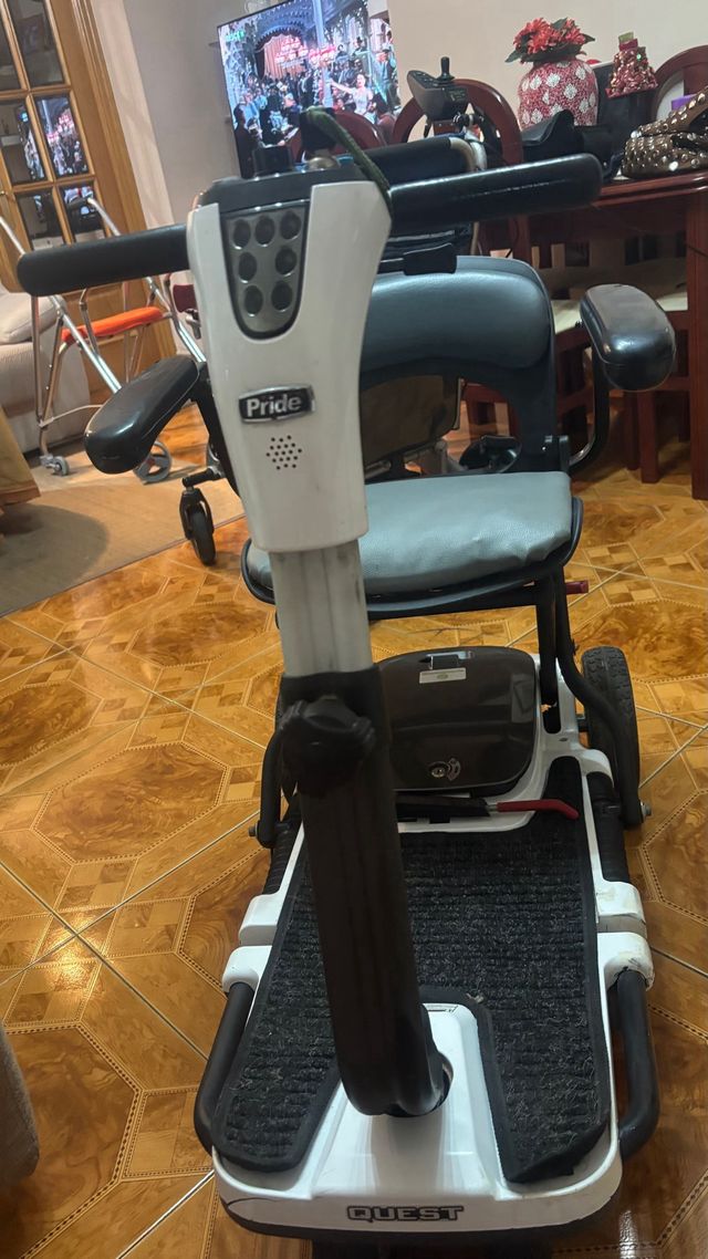 Scooter de movilidad reducida plegable