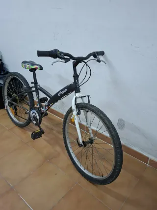 Bicicleta BTWIN Negra