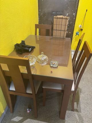 Mesa de comedor cristal y madera más sillas