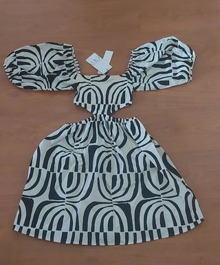 Vestido estampado geométrico manga cut out Zara