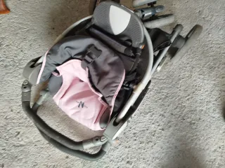 Carro de bebé rosa y gris