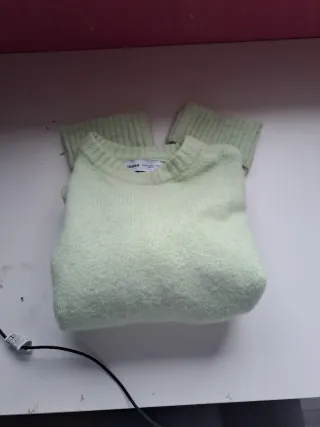 Jersey Bershka verde corto talla XS