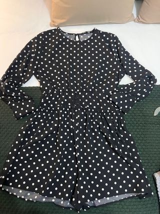 Mono corto negro lunares espalda abierta