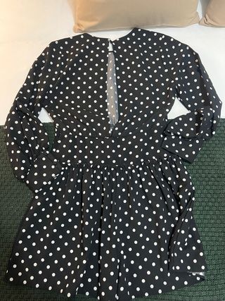 Mono corto negro lunares espalda abierta