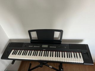 Teclado Yamaha Piaggero NP-V80 + Soporte + Pedal