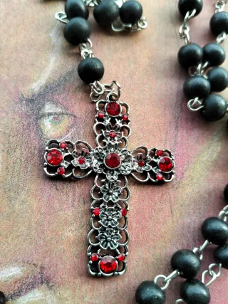 Collana Rosario Croce Rossa Occhio Vampiro