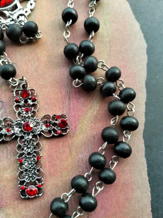 Collana Rosario Croce Rossa Occhio Vampiro