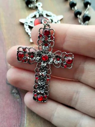 Collana Rosario Croce Rossa Occhio Vampiro
