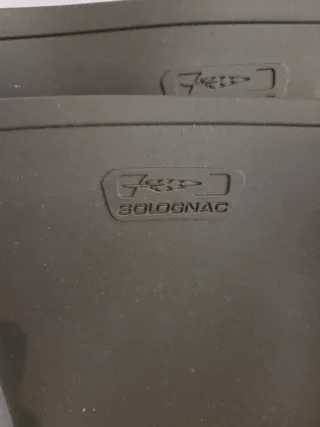 Botas de agua verde oliva. Marca BOLOGNAC.Decathon