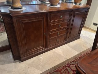 Mueble aparador clásico de madera
