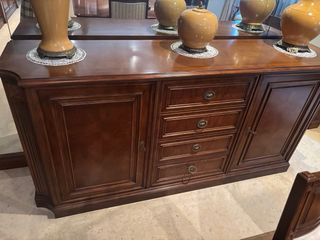 Mueble aparador clásico de madera
