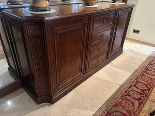 Mueble aparador clásico de madera
