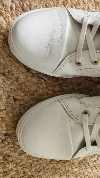 Botines Guess Piel Blanco y Dorado