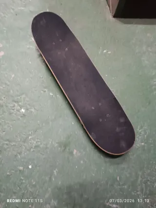 Monopatín skate colorido