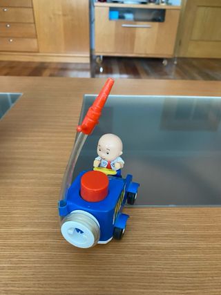 Avión Caillou con figuras y accesorios
