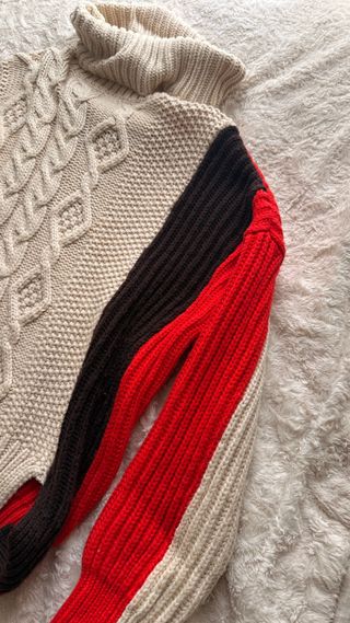 Jersey de punto grueso con cuello alto