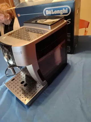 Cafetera Delonghi ECAM250.23