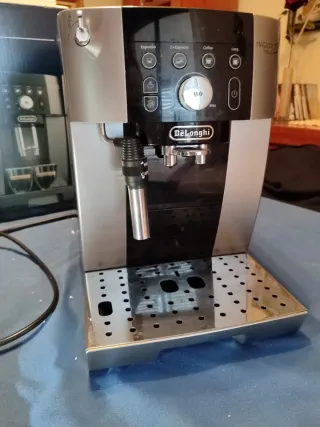 Cafetera Delonghi ECAM250.23