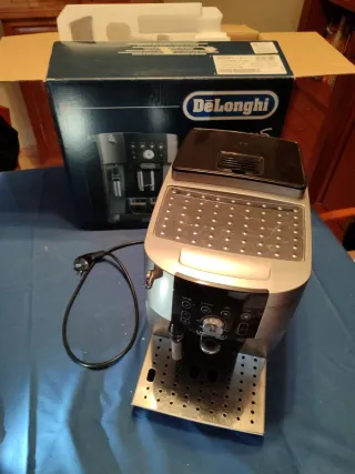 Cafetera Delonghi ECAM250.23