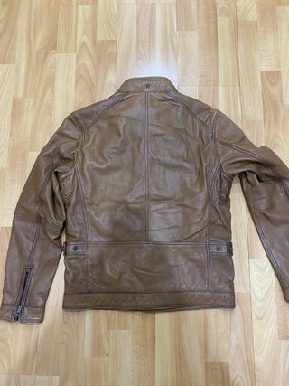 Chaqueta de cuero marrón