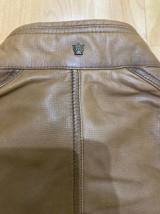 Chaqueta de cuero marrón