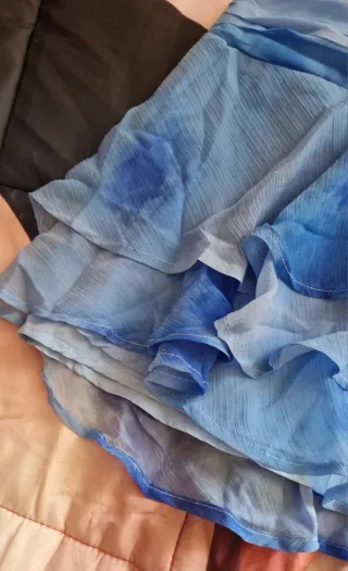 Gonna donna blu con balze