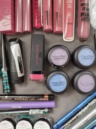 Lote cosméticos 38 piezas. varias marcas